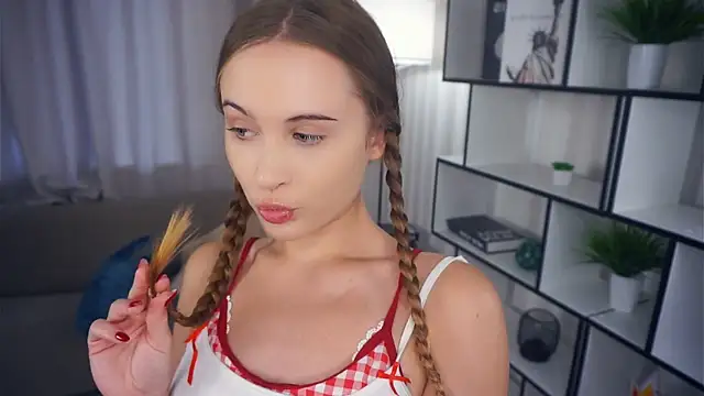 QuennaCoote online show from 10/31/25, 05:52