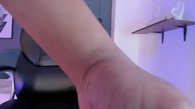 Snapshot of LianaSaez chatting on 02/27/25, 02:10 LianaSaez online show from 02/27/25, 02:10