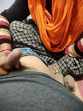 Snapshot of indian_couple4 chatting on 01/10/26, 10:28 indian couple4 online show from 01/10/26, 10:28