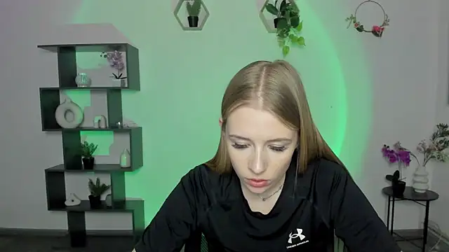 AnnNorriss online show from 03/17/25, 04:22