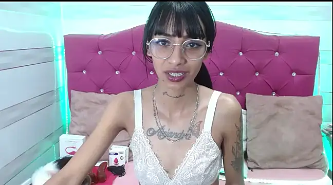 Karla SlutSkinny online show from 03/17/25, 06:29