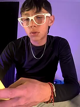 Snapshot of Andres_Sebas chatting on 02/28/25, 05:15 Andres Sebas online show from 02/28/25, 05:15