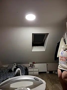 May Alisa online show from 09/29/25, 06:02