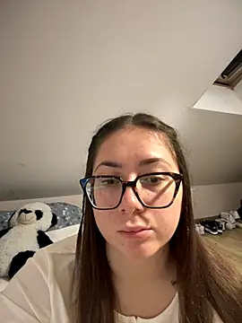 May Alisa online show from 10/10/25, 05:23