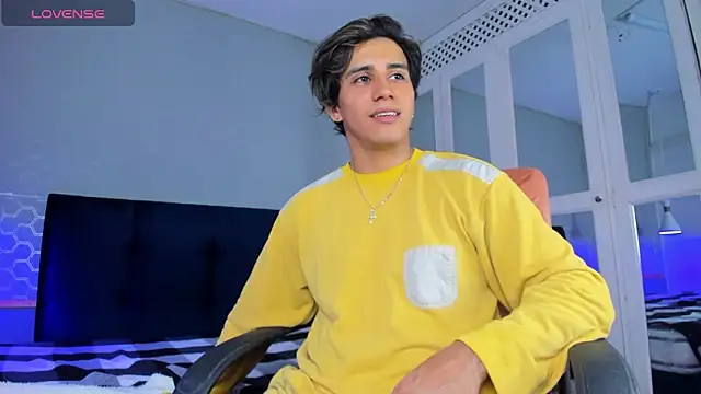 Snapshot of Allex_Cano chatting on 09/23/25, 10:02 Allex Cano online show from 09/23/25, 10:02