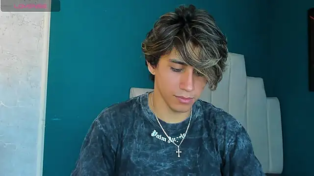 Snapshot of Allex_Cano chatting on 09/26/25, 08:24 Allex Cano online show from 09/26/25, 08:24