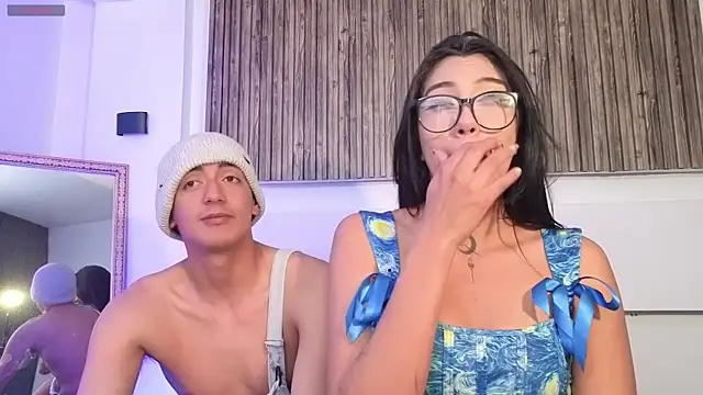 Snapshot of aron_and_paula chatting on 09/23/25, 05:10 aron and paula online show from 09/23/25, 05:10