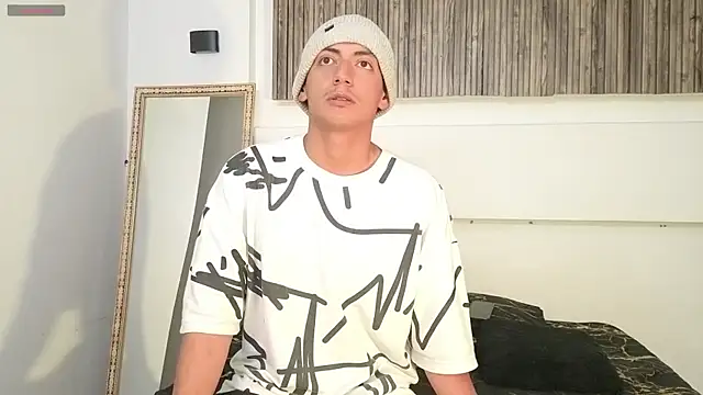 Snapshot of aron_and_paula chatting on 09/25/25, 02:48 aron and paula online show from 09/25/25, 02:48