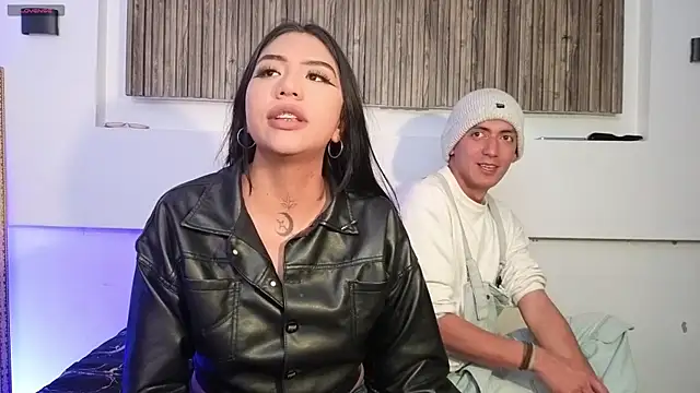 Snapshot of aron_and_paula chatting on 10/14/25, 05:30 aron and paula online show from 10/14/25, 05:30