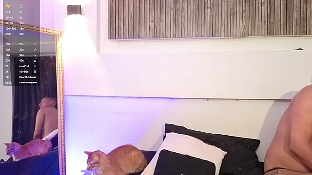 Snapshot of aron_and_paula chatting on 10/22/25, 05:08 aron and paula online show from 10/22/25, 05:08