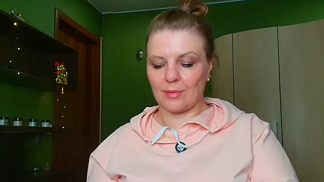 Snapshot of VeronikawGold chatting on 05/27/26, 01:57 VeronikawGold online show from 05/27/26, 01:57