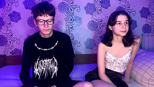 Snapshot of baby_lesi chatting on 11/18/25, 04:00 baby lesi online show from 11/18/25, 04:00