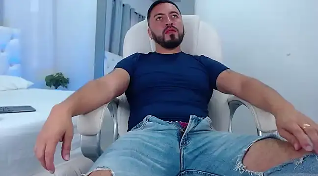 Snapshot of sebastian_colle chatting on 02/18/25, 01:44 sebastian colle online show from 02/18/25, 01:44