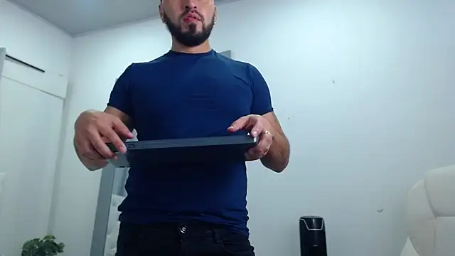 Snapshot of sebastian_colle chatting on 02/24/25, 12:05 sebastian colle online show from 02/24/25, 12:05