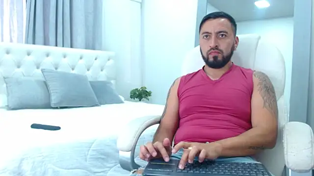 Snapshot of sebastian_colle chatting on 02/25/25, 06:20 sebastian colle online show from 02/25/25, 06:20