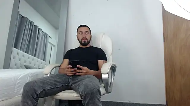 Snapshot of sebastian_colle chatting on 03/02/25, 12:01 sebastian colle online show from 03/02/25, 12:01