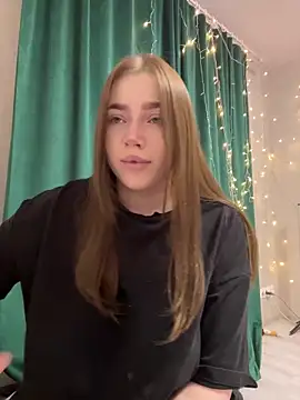 Snapshot of Milana_mil chatting on 02/28/25, 04:53 Milana mil online show from 02/28/25, 04:53