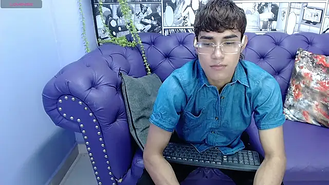 Santiago Johnson  online show from 02/25/25, 06:09