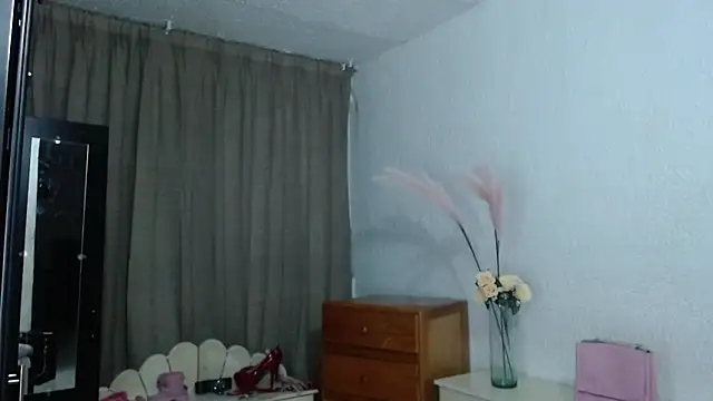 Snapshot of EngelCristaly chatting on 09/29/25, 03:22 EngelCristaly online show from 09/29/25, 03:22