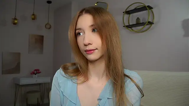 Snapshot of SunnivaCovil chatting on 09/17/25, 01:46 SunnivaCovil online show from 09/17/25, 01:46