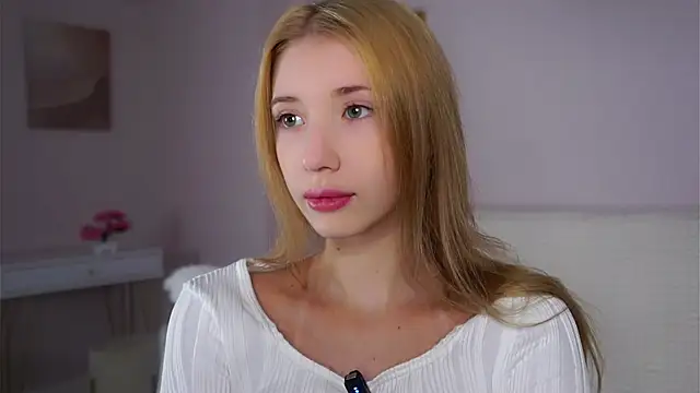 Snapshot of SunnivaCovil chatting on 11/30/25, 03:16 SunnivaCovil online show from 11/30/25, 03:16