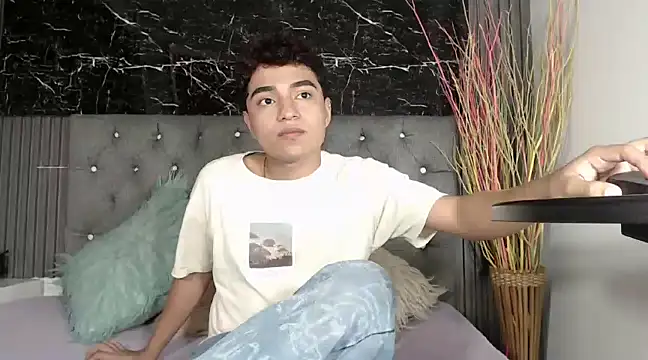 CamilowhiteS online show from 02/22/25, 07:36