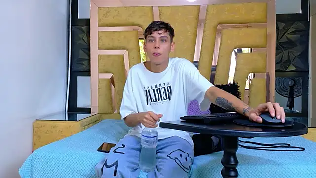 Snapshot of Noahoconor chatting on 09/12/25, 04:29 Noahoconor online show from 09/12/25, 04:29