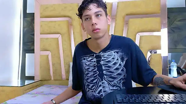 Snapshot of Noahoconor chatting on 10/02/25, 04:36 Noahoconor online show from 10/02/25, 04:36