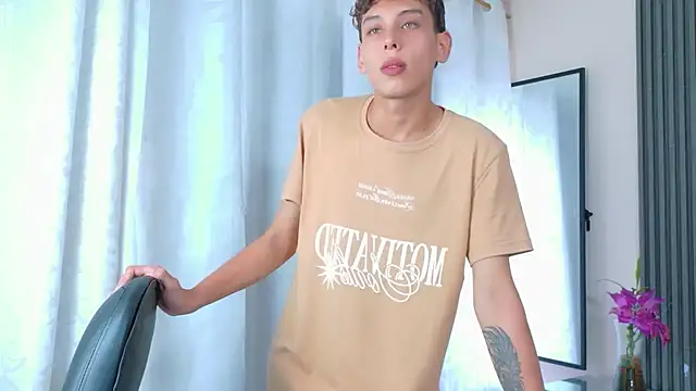 Snapshot of Noahoconor chatting on 10/23/25, 08:40 Noahoconor online show from 10/23/25, 08:40