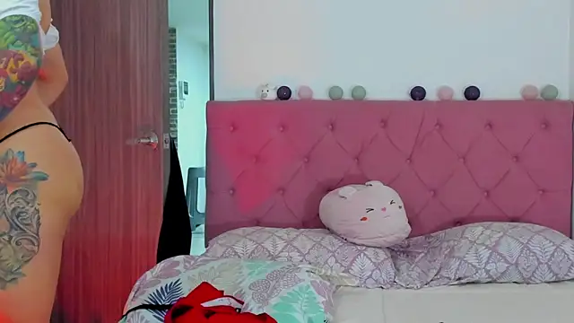 Snapshot of ela_black chatting on 02/21/25, 01:00 ela black online show from 02/21/25, 01:00