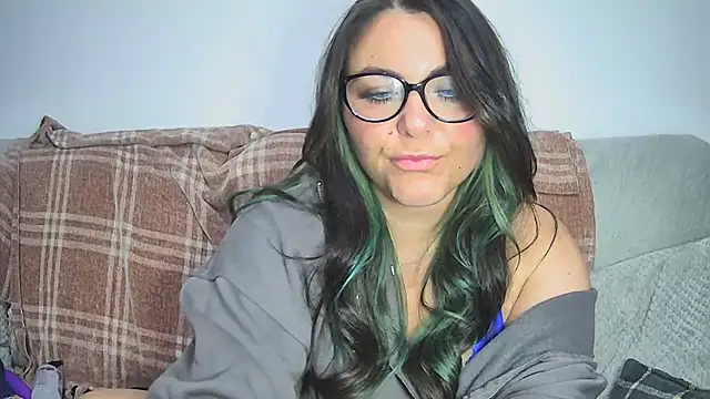 Snapshot of Xx_Mia_R_xX chatting on 03/15/25, 12:36 Xx Mia R xX online show from 03/15/25, 12:36