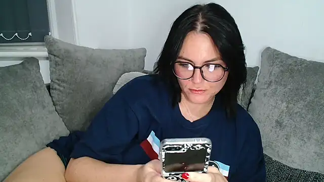 Snapshot of Xx_Mia_R_xX chatting on 09/17/25, 11:50 Xx Mia R xX online show from 09/17/25, 11:50