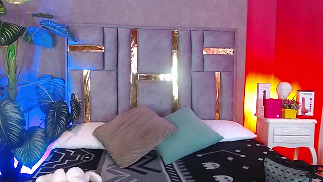 Tyla Ks online show from 12/02/25, 08:48