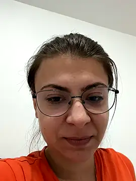 Snapshot of KittieHallo chatting on 10/19/25, 09:21 KittieHallo online show from 10/19/25, 09:21