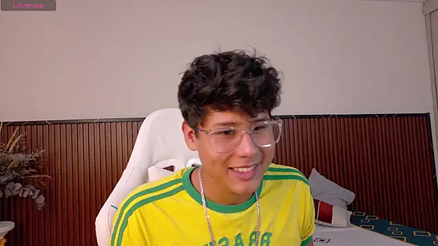 Snapshot of Raiden__Boy chatting on 02/28/25, 10:28 Raiden Boy online show from 02/28/25, 10:28