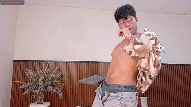 Snapshot of Raiden__Boy chatting on 03/04/25, 10:16 Raiden Boy online show from 03/04/25, 10:16