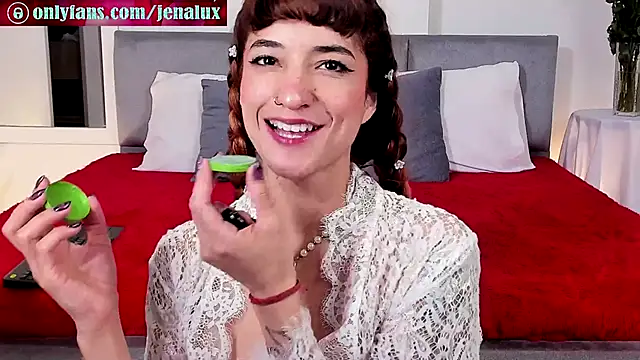 Snapshot of jennalux_ chatting on 11/22/25, 01:15 jennalux online show from 11/22/25, 01:15
