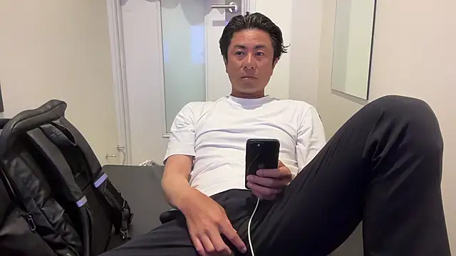 Snapshot of masato1115aa chatting on 06/05/26, 05:36 masato1115aa online show from 06/05/26, 05:36