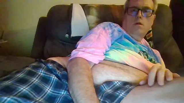 Snapshot of Smallone327 chatting on 09/19/25, 03:52 Smallone327 online show from 09/19/25, 03:52