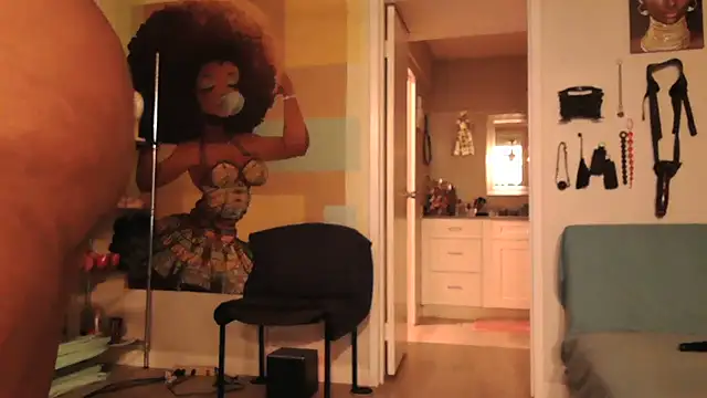 Snapshot of Queenanitadix chatting on 09/28/25, 05:02 Queenanitadix online show from 09/28/25, 05:02