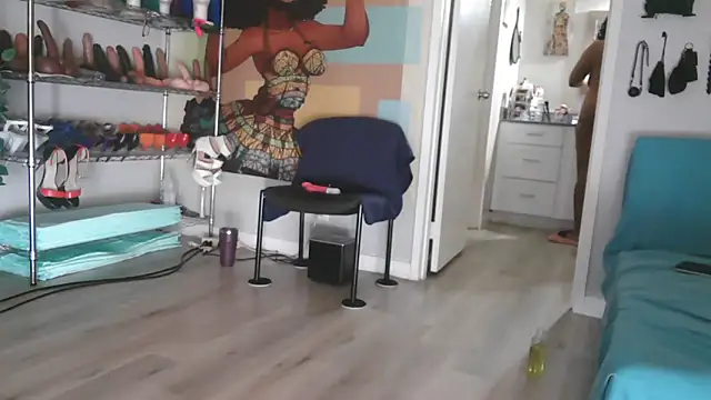 Snapshot of Queenanitadix chatting on 10/15/25, 06:19 Queenanitadix online show from 10/15/25, 06:19