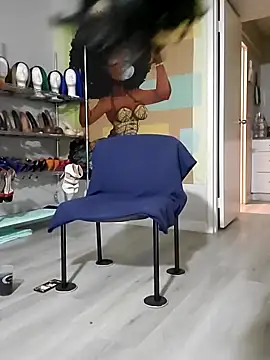 Snapshot of Queenanitadix chatting on 11/18/25, 08:57 Queenanitadix online show from 11/18/25, 08:57