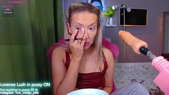 Snapshot of Margony chatting on 11/25/25, 03:39 Margony online show from 11/25/25, 03:39