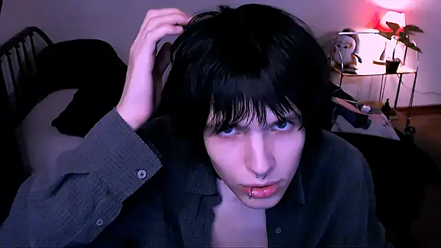 Snapshot of timi-moon chatting on 11/13/25, 06:40 timi-moon online show from 11/13/25, 06:40