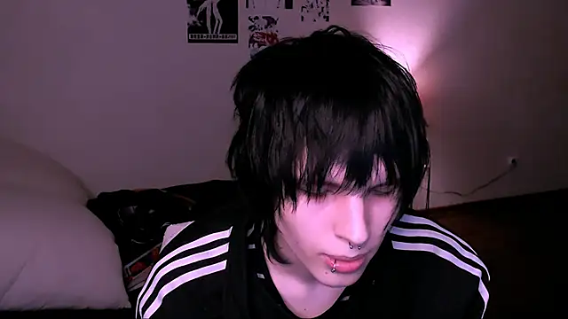 Snapshot of timi-moon chatting on 11/15/25, 01:40 timi-moon online show from 11/15/25, 01:40