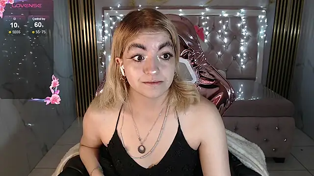 lili conor s online show from 10/01/25, 03:45