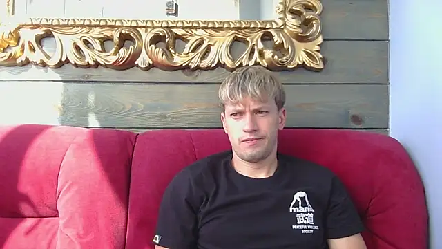 Snapshot of frama666 chatting on 09/17/25, 11:45 frama666 online show from 09/17/25, 11:45