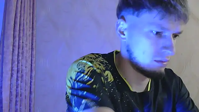 Snapshot of frama666 chatting on 10/25/25, 06:57 frama666 online show from 10/25/25, 06:57