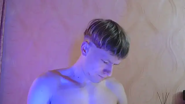 Snapshot of frama666 chatting on 10/28/25, 08:40 frama666 online show from 10/28/25, 08:40