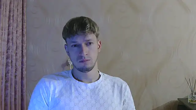 Snapshot of frama666 chatting on 11/06/25, 08:54 frama666 online show from 11/06/25, 08:54